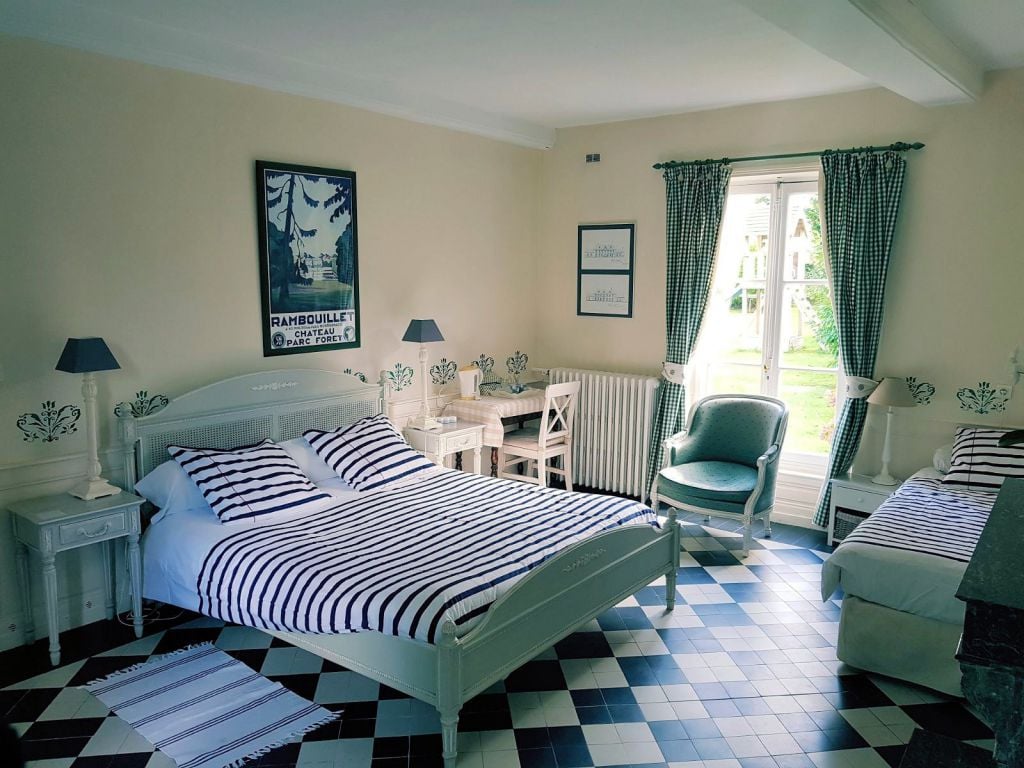 Guest room