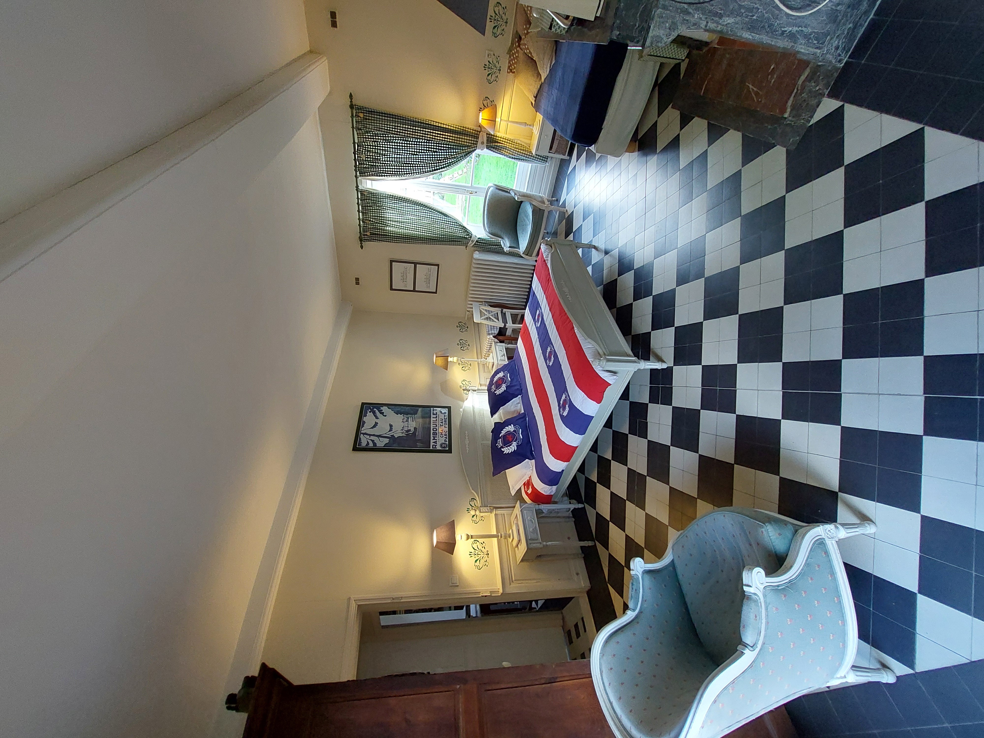 Guest room