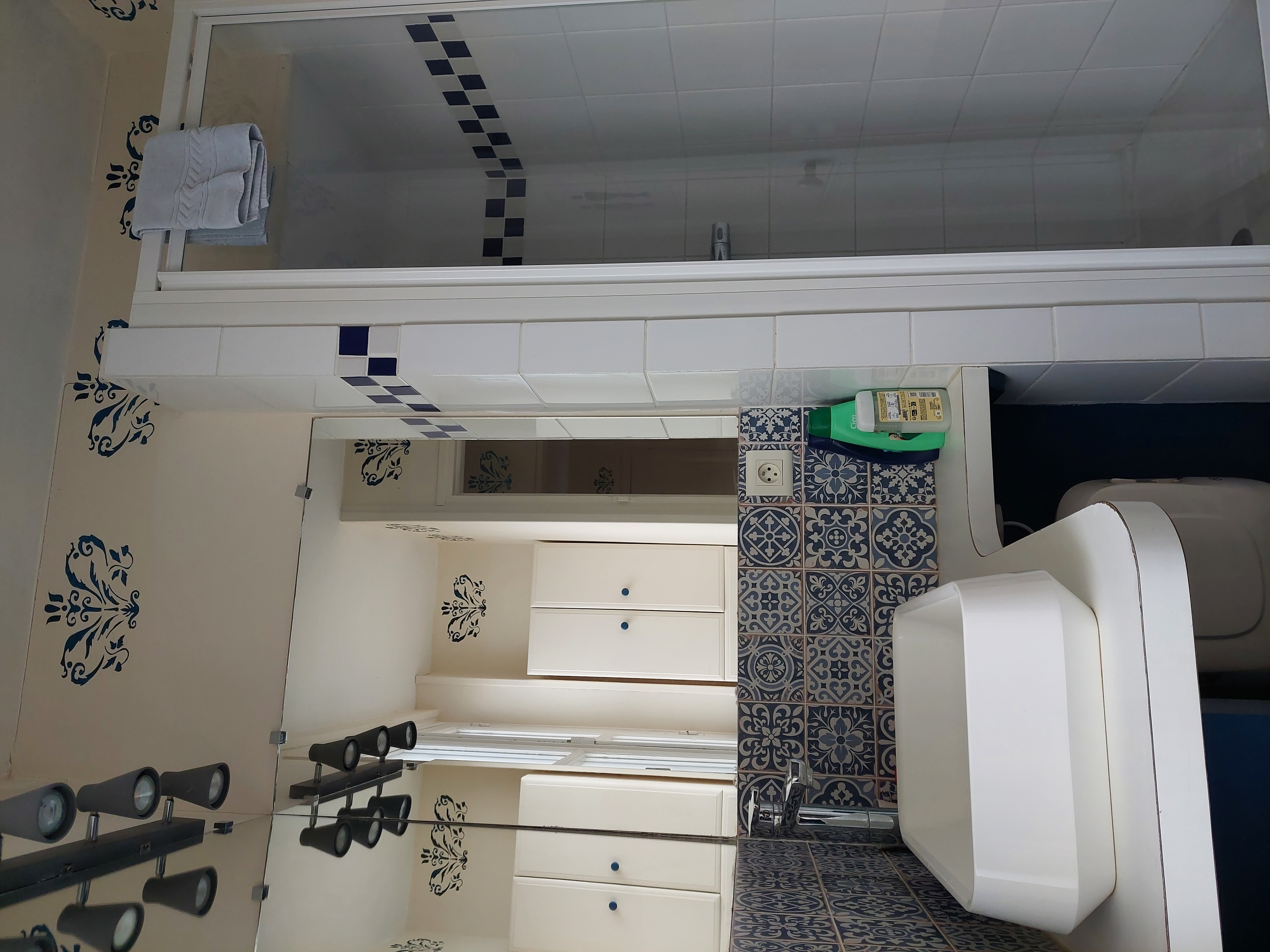 Guest room
